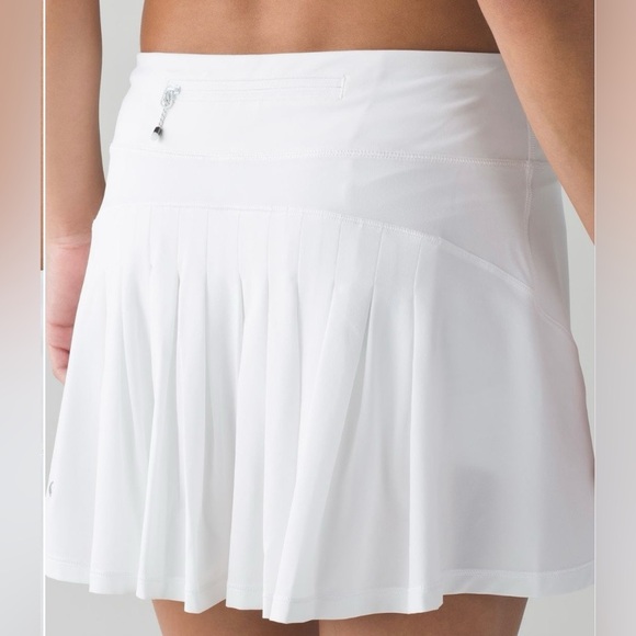 Lululemon Circuit Breaker Size 8 skirt - Picture 2 of 5